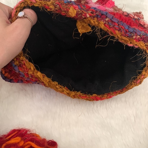 Super cute toque and fingerless gloves! - Picture 3 of 4